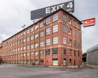 Econo Lodge - Manchester - Rakennus