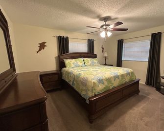 Sonny Springs - Waterfront House on Homosassa Deep Canal with Dock! - Homosassa - Habitación