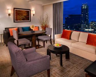 Hilton Austin - Austin - Living room