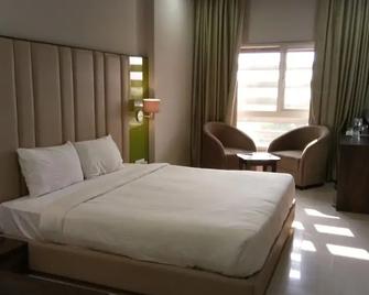 Hotel Kingsway - Raipur - Bedroom