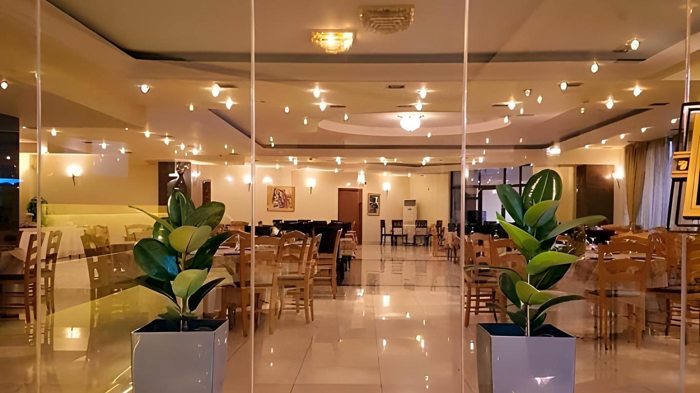 帕尼斯宮套房酒店 - 阿札尼斯