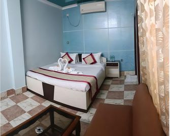 Emblic Hotel & Restaurant, Bolpur - Bolpur - Bedroom