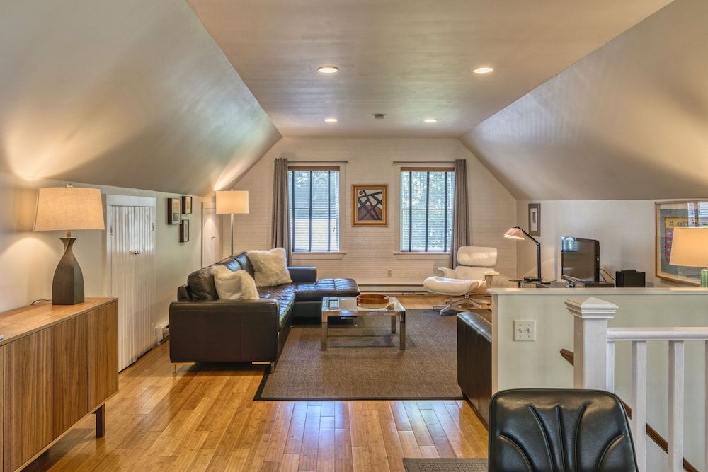 The Carriage House Loft - קינגסטון - סלון