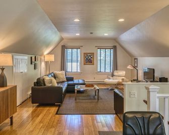 The Carriage House Loft - קינגסטון - סלון