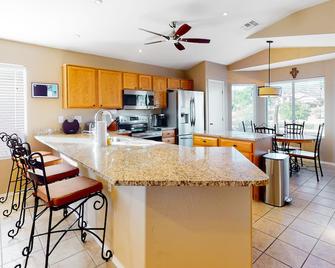 Southwestern home with colorful patio, sparkling pool, grill & dart board - Gold Canyon - Kitchen