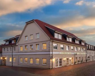 Hotel Zur Burg - Burg Stargard - Building
