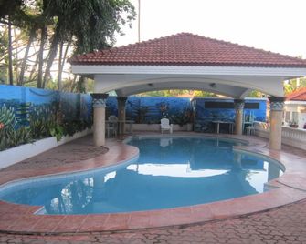 RedDoorz Plus @ Gracey Dive Resort Dumaguete - Dumaguete City - Piscine