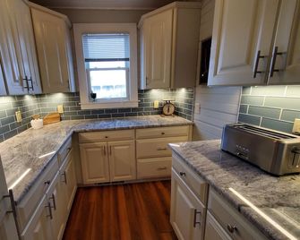 Quintessential New England Home On Private Beach - Вестерлі - Кухня
