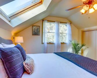 Currently Non-operational - Cave Springs - Bedroom