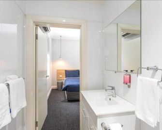 The Manhattan - Wagga Wagga - Bathroom