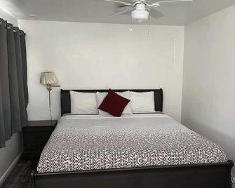 Holiday Motel - Elko