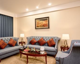 Phoenix International Hotel - Dazhou - Living room