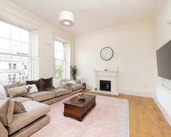 Joivy Exclusive House With Free Parking - Edinburgh - Living room