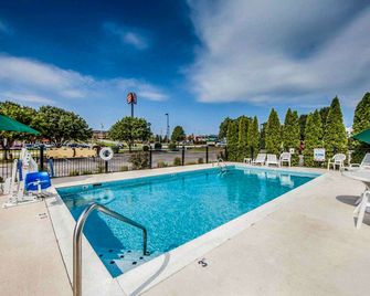 Quality Inn Richmond - Richmond - Uima-allas