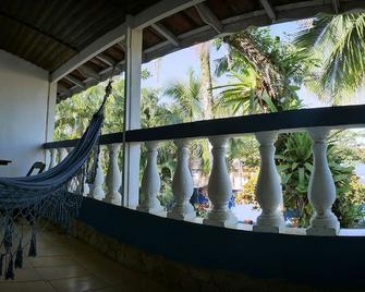 Golfinho Tropical Hostel e Pousada - Ubatuba - Balkong