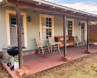 Casa Hermosa. The Starlight and King suite. 2 units for 1 price. - Fort Davis - Binnenhof
