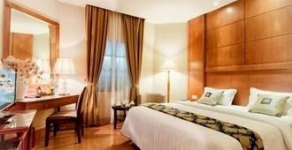Grand Sakura Hotel - Medan - Phòng ngủ