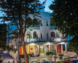 Hotel Admiral - Чезенатіко - Будівля