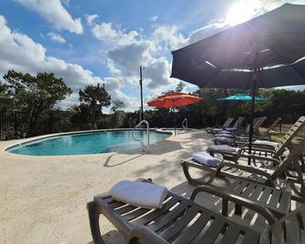 Hill Country Casitas - Dripping Springs - Pool