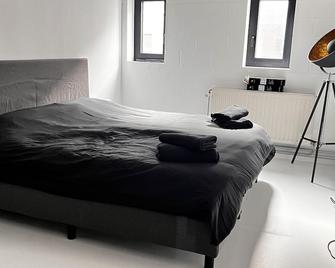 Discover our unique design loft in downtown Mons - Mons - Bedroom