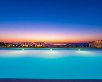 Mint Retreat Suites - Kalandra - Bể bơi