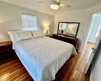 Charming Beach House-Short walk to Private Beach - Westbrook - Schlafzimmer