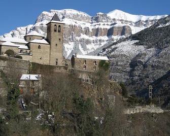 Holiday Cottage in Torla-Ordesa, Spanish Pyrenees, Ordesa National Park - Torla - Building