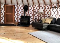 Comfortable Yurt on Acreage Minutes from Downtown - Whitehorse - Living room