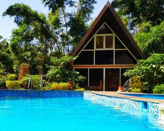 Rumourss Sky Villa And Resort - 羅納瓦拉 - 游泳池