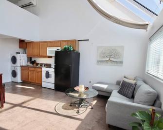 301 Amazing Sky Loft in Little Italy! - San Diego - Vardagsrum