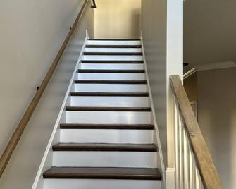 3bd 2.5bath Townhome Near Valdosta - Adel - Stairs
