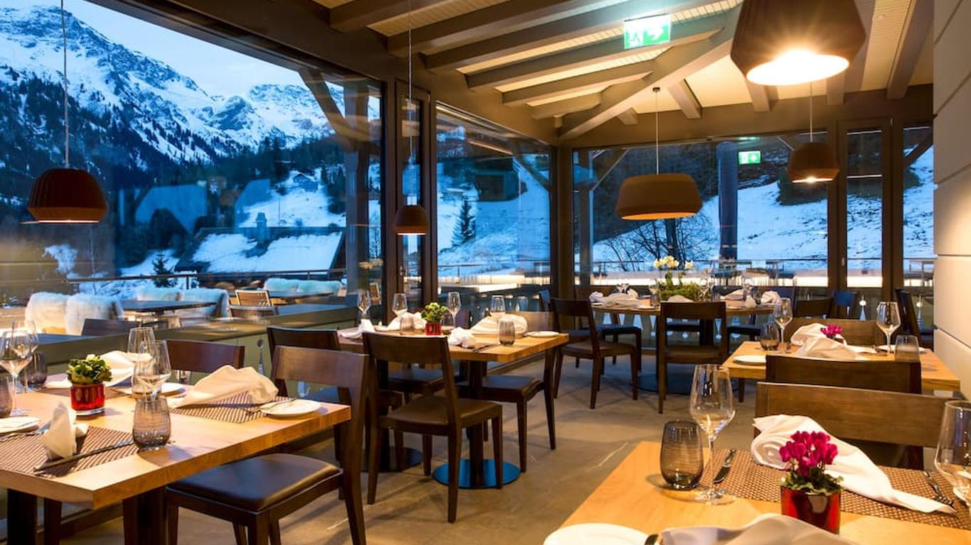 阿爾比那高山渡假村及水療中心浪漫酒店 - 恰岑
