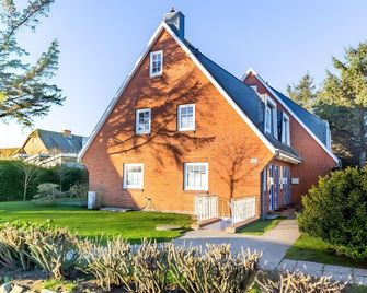 Tolle Wohnung mit Sonnenbalkon - Wenningstedt-Braderup - Building