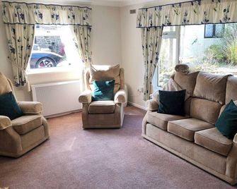 2 bedroom accommodation in Warenford, near Belford - Chathill - Living room