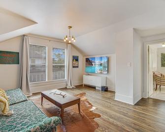 The Retreat on Mills Street-Downtown Smithville - Smithville - Sala de estar
