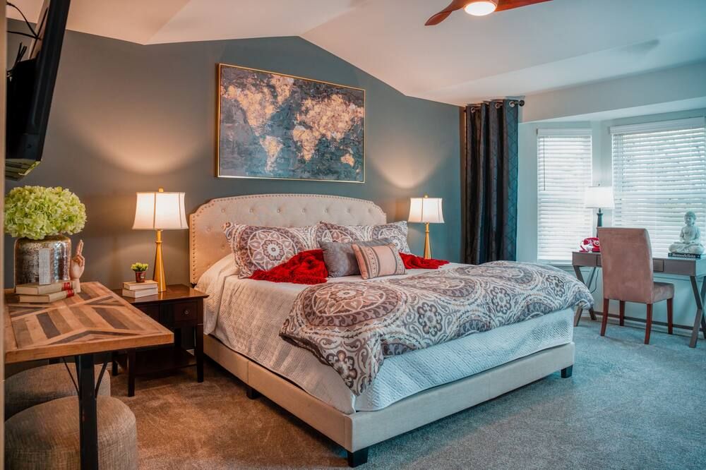 Pet and Family Friendly House - Great Location- 30 Minutes to Downtown