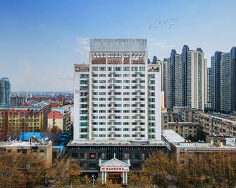 Vienna Classic Hotel Xiangyang People's Square Branch - Xiangyang - Edificio