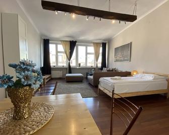 P&J Apartments - Krakow - Bedroom