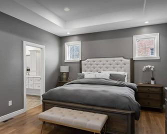 Custom Home & Located 20min to Downtown Saratoga Springs - Belmont Stakes - Schenectady - Bedroom