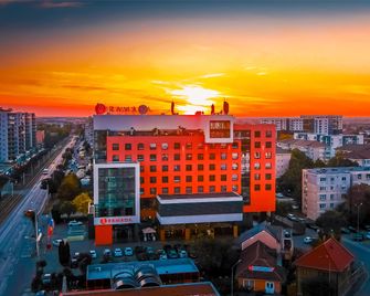 Ramada by Wyndham Oradea - Oradea - Extérieur