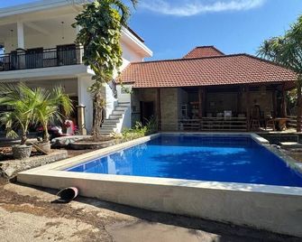 Tulambubu Dive Resort - Tulamben - Pool