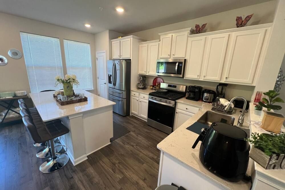 Beautiful Townhouse 4 bedroom 3 bathroom in Fogelsville PA