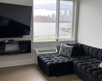 Buggas Penthouse - West New York - Wohnzimmer