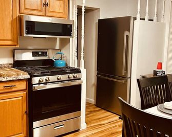 Charming 2-bedroom house within the New River Gorge National Park. - Fayetteville - Küche
