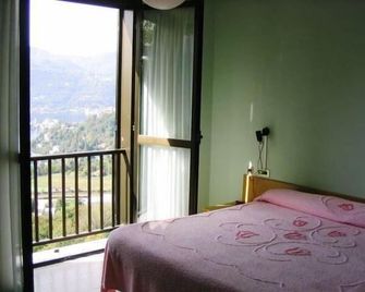 Hotel Battle Of Britain - Agrate Conturbia - Schlafzimmer