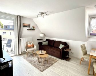5 minutes from the sea Apartment with small balcony - Wunstorf - Wohnzimmer