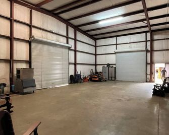 The BooneDocks Lodge in Toledo Bend. Come Experience spacious living. - Many - Lobby
