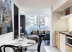 Quality Apartments Melbourne Central - Melbourne - Ruokailuhuone
