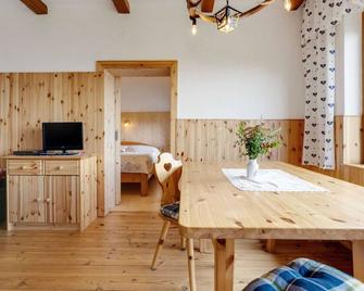 Cozy Holiday Home With Private Swimming Pool in Eberstein - Eberstein - Essbereich