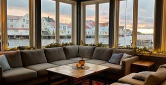 Villa Bryggekanten - by Classic Norway Hotels - Henningsvær - Olohuone